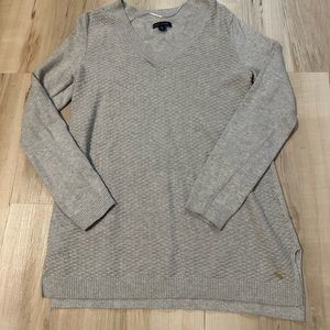 Tommy Hilfiger women's grey small/petite sweater, in excellent condition!!